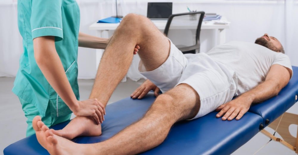 Sesión de osteopatía estructural en Clínica AlcoFisio, Alcobendas